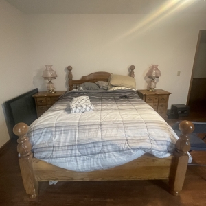 Oak Bed | Oak Bed and Night Stands