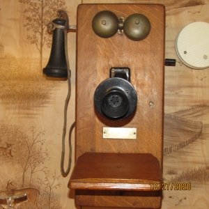 Crank Telephone | 685 Brummitt Rd  Castalian Springs TNAbsolute Auction