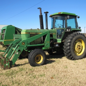 John Deere 4440 | John Deere 4440 Tractor w 725 Loader