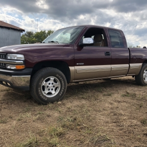 Chevy Silverado | 1999 Chevrolet Silverado Pick Up4 Wheel Drive  84k miles