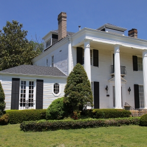 Stately Historic Colonial Home | Historic Colonial built in 1915Over 4000 sq feet with 3 or 4 bedrooms