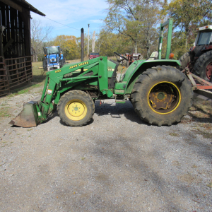 John Deere | 990 John Deere 4 Wheel Drive w 430 Loader
