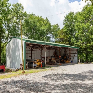 Open Storage Barn | 545 Puryears Bend Rd  Hartsville TNMany Possibilities!