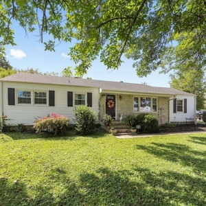 822 W Spring St  Lebanon TN | 3 Bedroom  3 BathMid Century Ranch